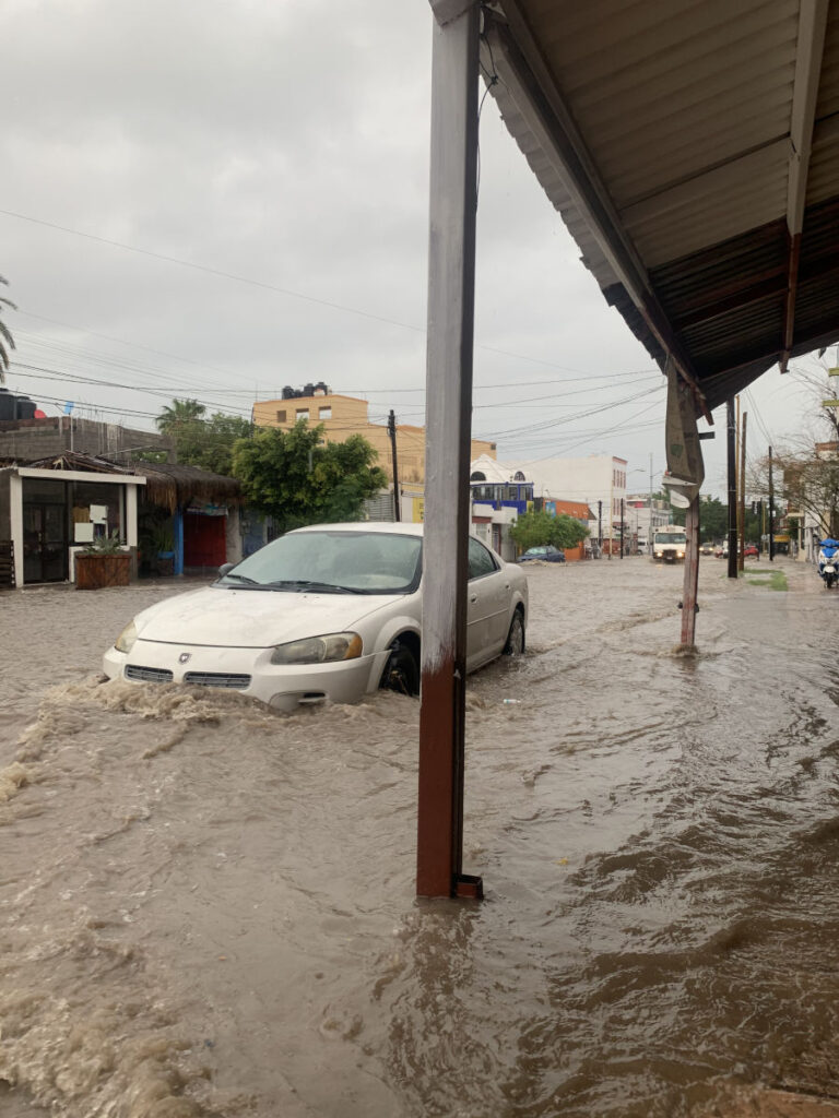 Flooded street close to the market in La Paz