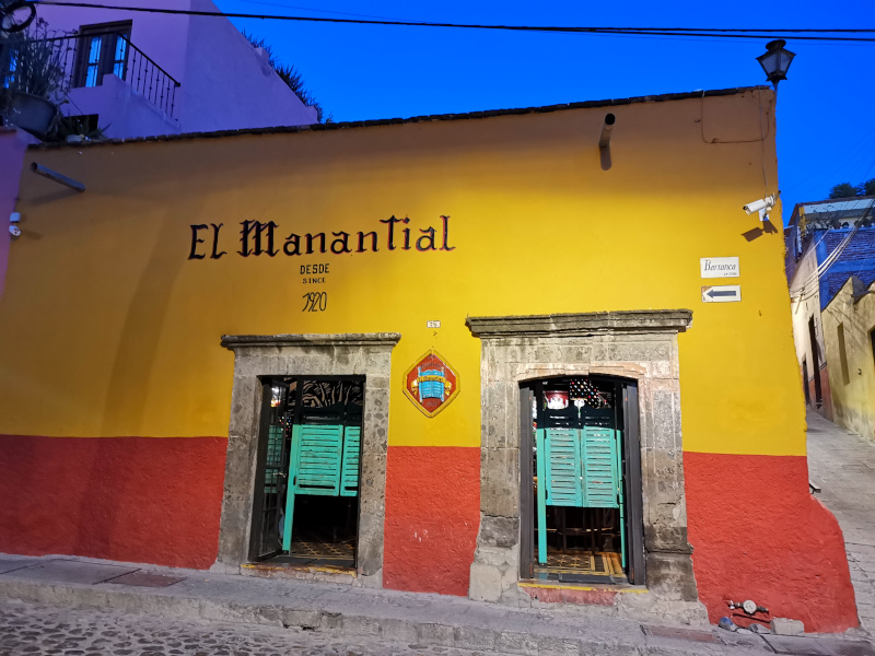 The outside of El Manantial Cantina in San Miguel de Allende
