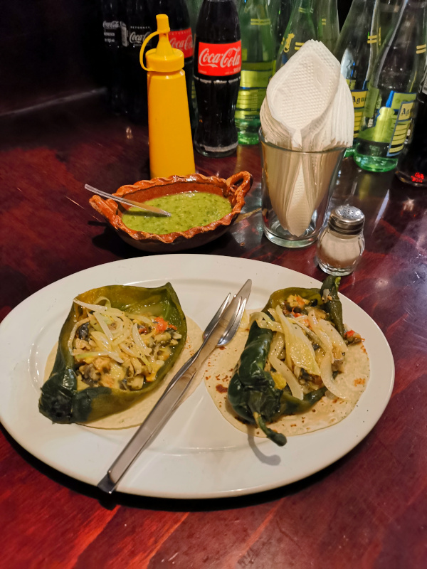 Two stuffed peppers from El Manantial