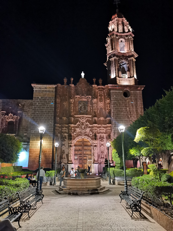 San Francisco Church in San Miguel de Allende at night time