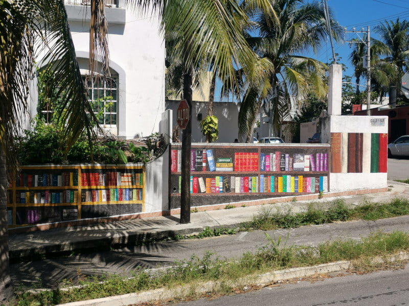 Mural of books outside the second-hand-bookstore in Playa del Carmen