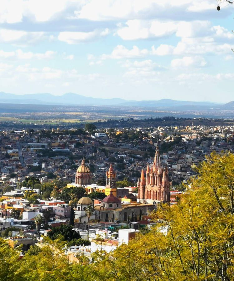 Arriving to San Miguel de Allende by car and seeing it from above