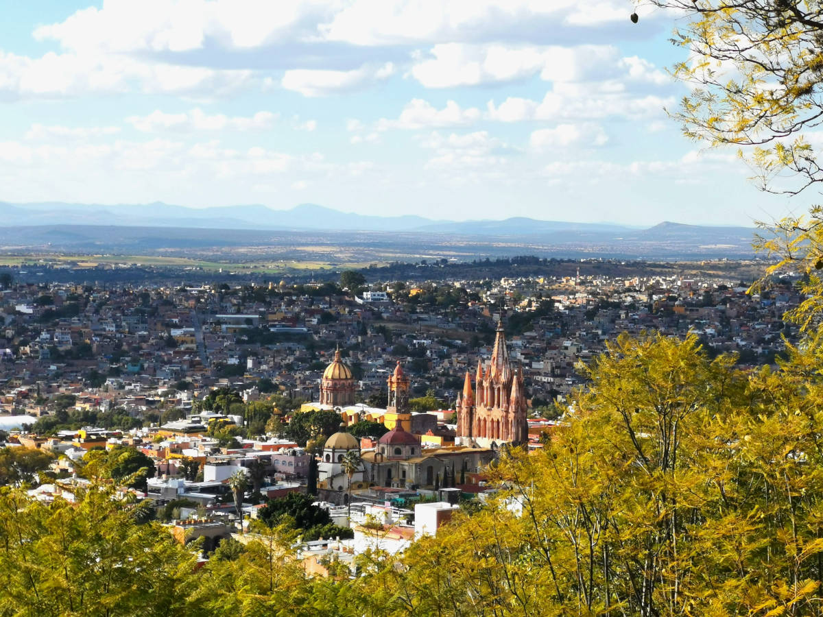 Arriving to San Miguel de Allende by car and seeing it from above