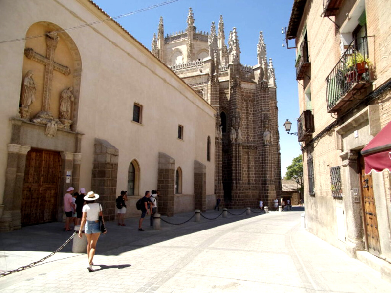 Katharina walking down the street toward the Monasterios de San Juan de los Reyes