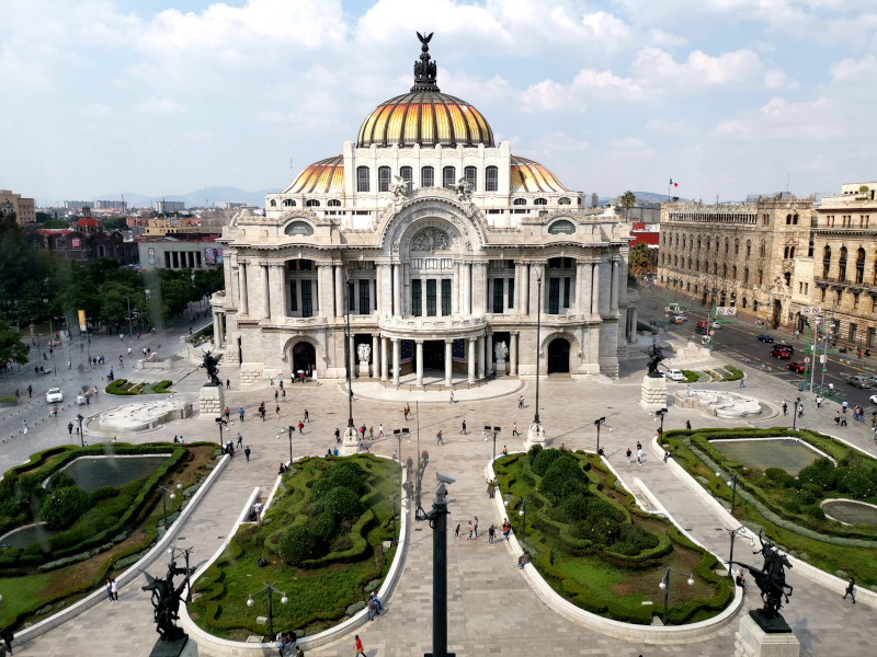 An aerial view of the Palacio de Bellas Artes with trimmed hedges in front