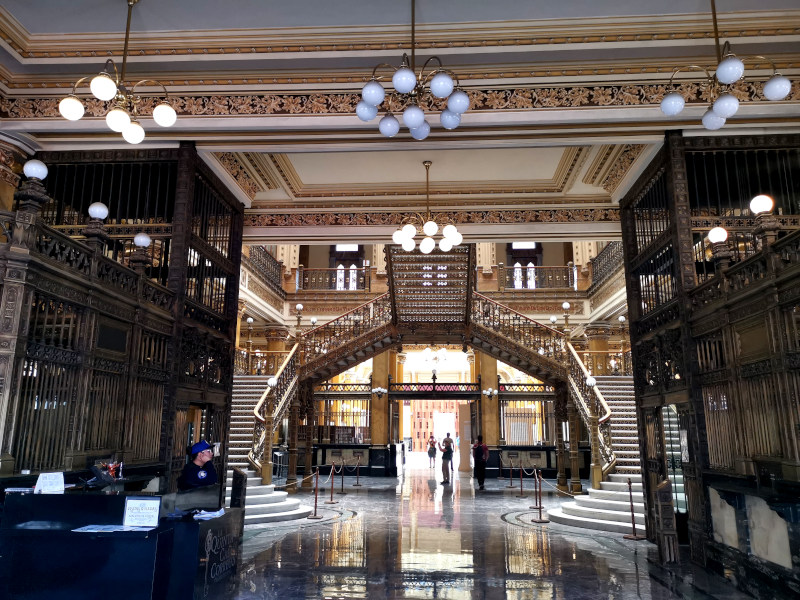 The entrance to the Palacio Postal covered in shiny golden decorations