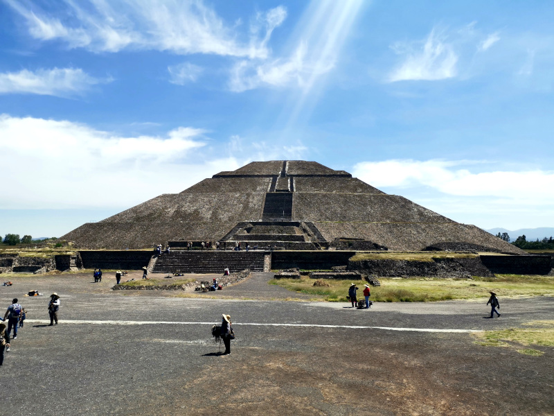 The pyramid of the sun at Teotihuacan is one of the best reasons why to visit Mexico city