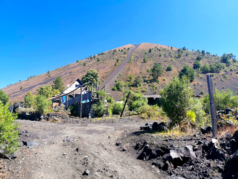 A path going up the side of a hill which is how to get to the summit of Paricutin Volcano