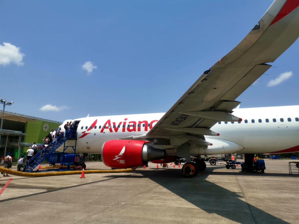 People getting into an Avianca airplane at Leticia airport