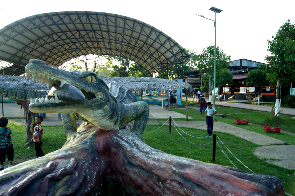 A statue of a caiman at the water front in Puerto Narino Amazonas