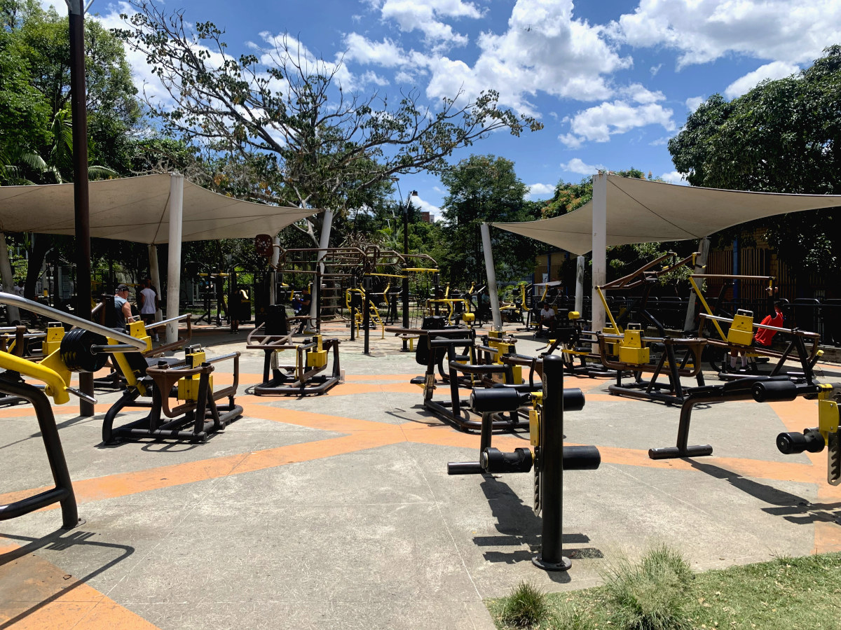 One of the best outdoor gyms Medellin has to offer in Laureles