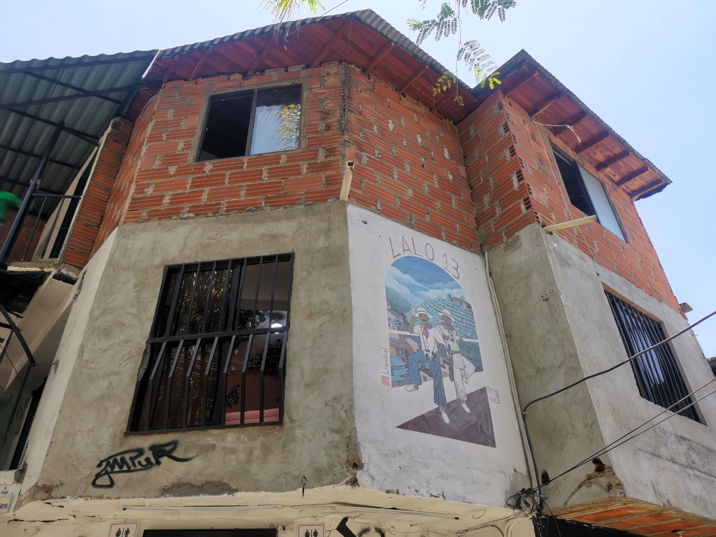 A half painted and finished house in Comuna 13