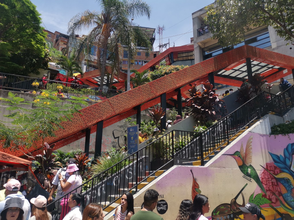 Orange escalators in Comuna 13 - which changes its history