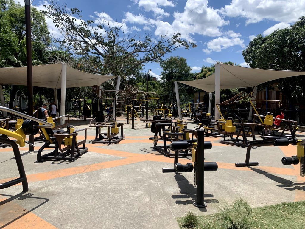 A free workout area in a park in Laureles Medellin