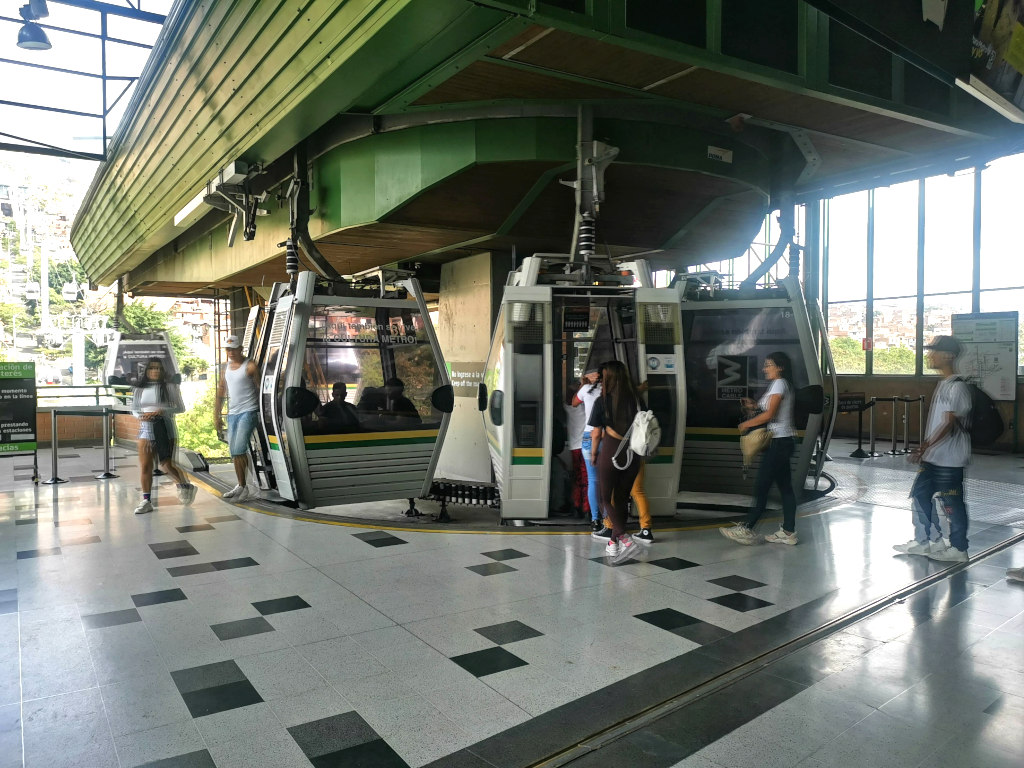 Passengers getting into cable cars - the best way on how to the to Parque Arvi 