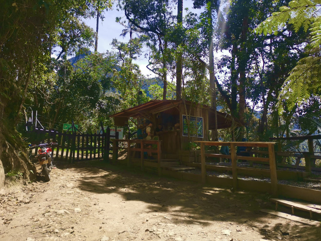 A hut on the cocora valle hike trail that sells snacks and drinks