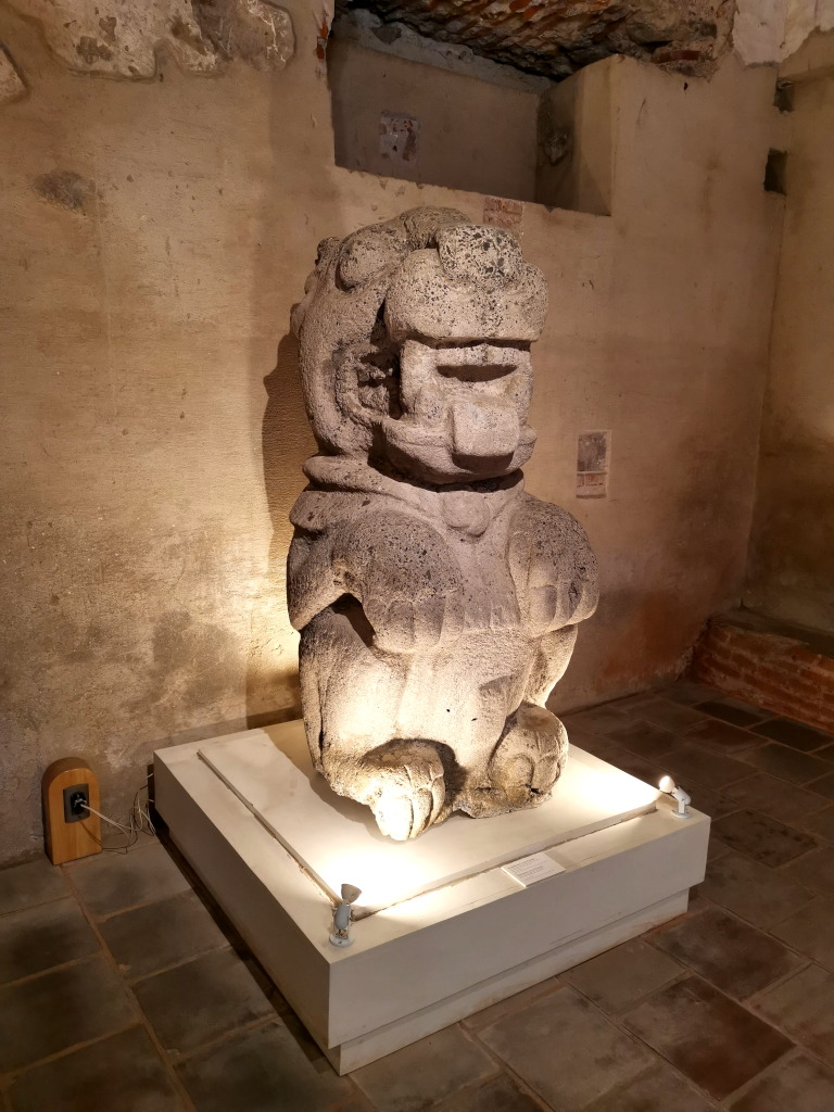 A statue of a Mayan dog at the entrance of the MUNAG museum one of the best free things to do in Antigua